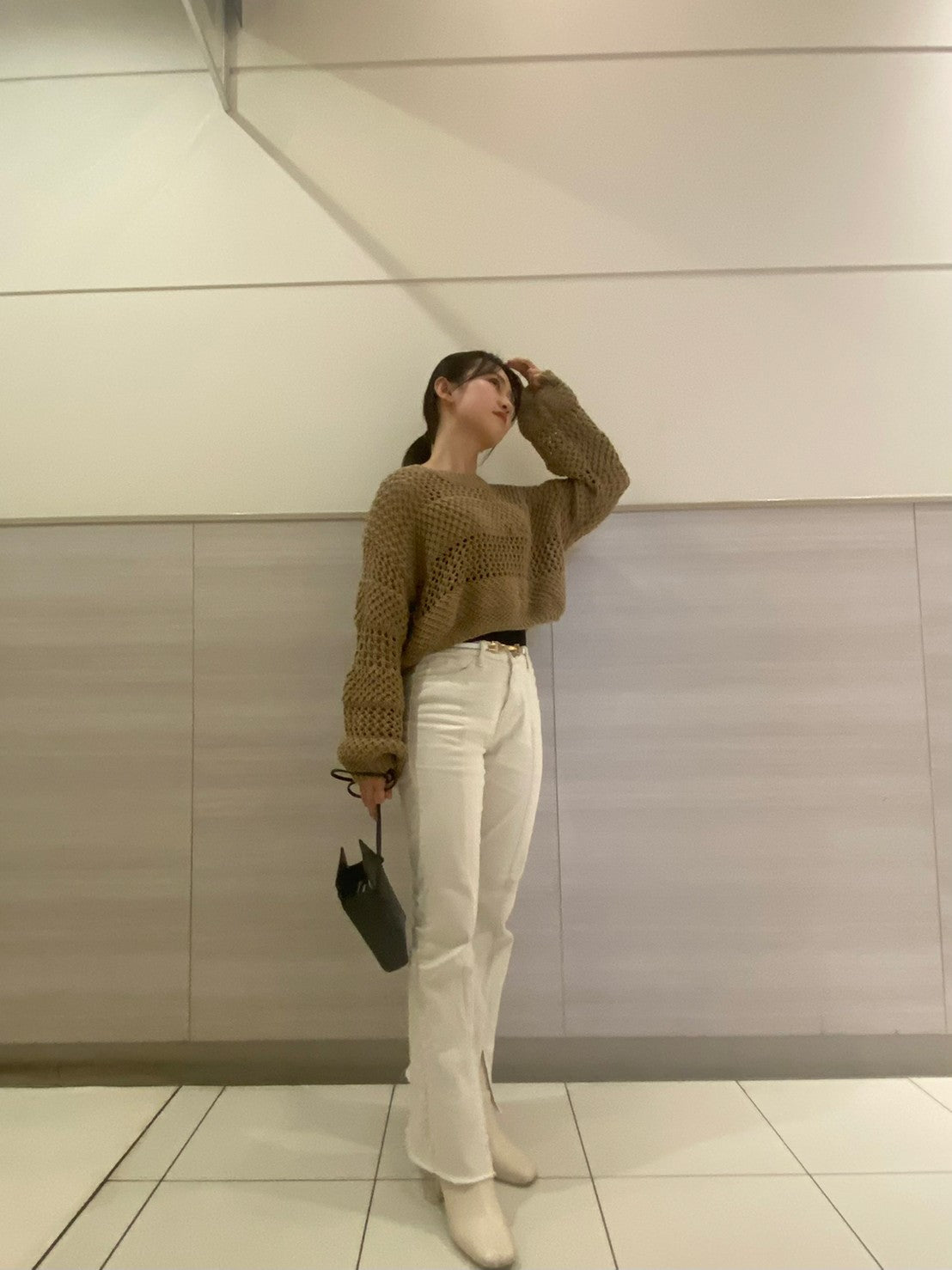<b>スカシアミショートニット</b><br><font size="1">コンパクトでミニマルな雰囲気あるアイテムで今シーズントレンドの透かし網みがこなれ感あるデザインニット。</font>
