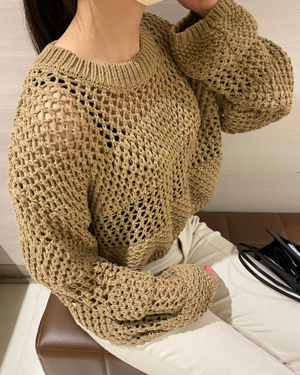 <b>スカシアミショートニット</b><br><font size="1">コンパクトでミニマルな雰囲気あるアイテムで今シーズントレンドの透かし網みがこなれ感あるデザインニット。</font>