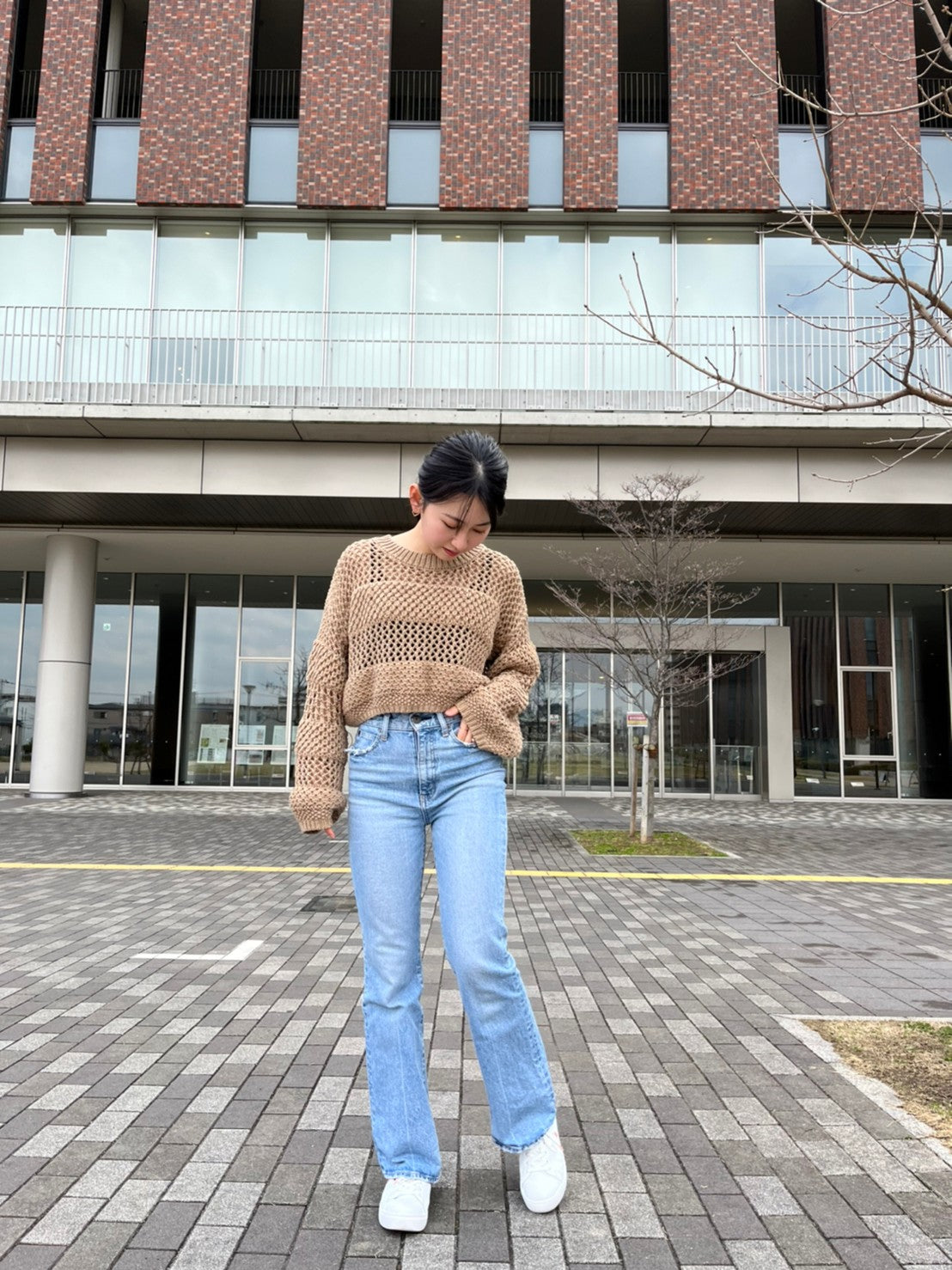 <b>スカシアミショートニット</b><br><font size="1">コンパクトでミニマルな雰囲気あるアイテムで今シーズントレンドの透かし網みがこなれ感あるデザインニット。</font>