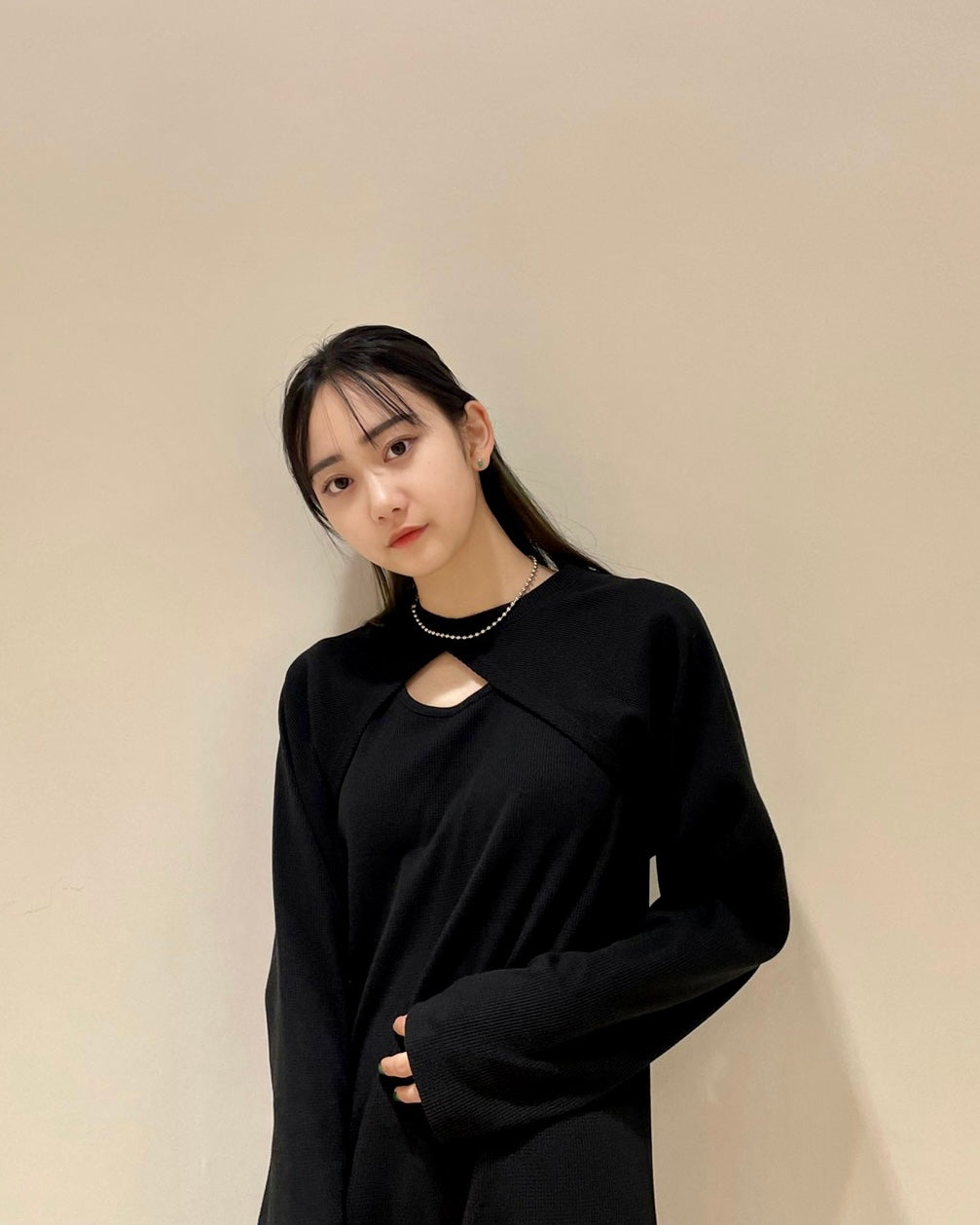 <b>クロップドトップス×ワンピースセット</b><br><font size="1">美シルエットのワンピースと、胸元が見えるクロップドトップスのセットアイテム。</font>