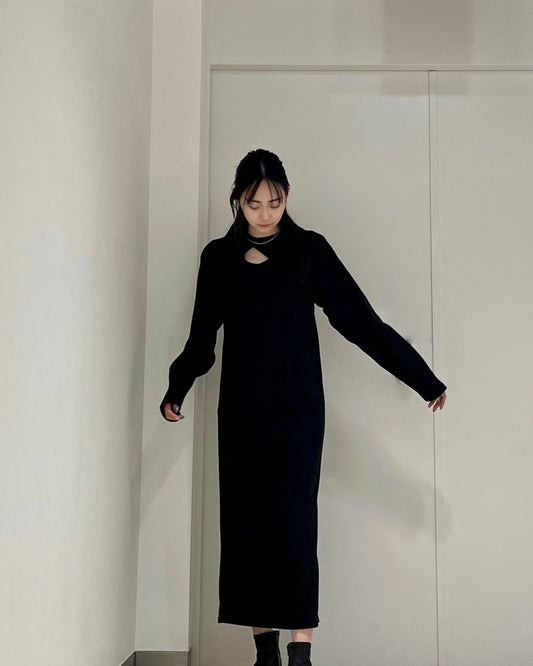 <b>クロップドトップス×ワンピースセット</b><br><font size="1">美シルエットのワンピースと、胸元が見えるクロップドトップスのセットアイテム。</font>