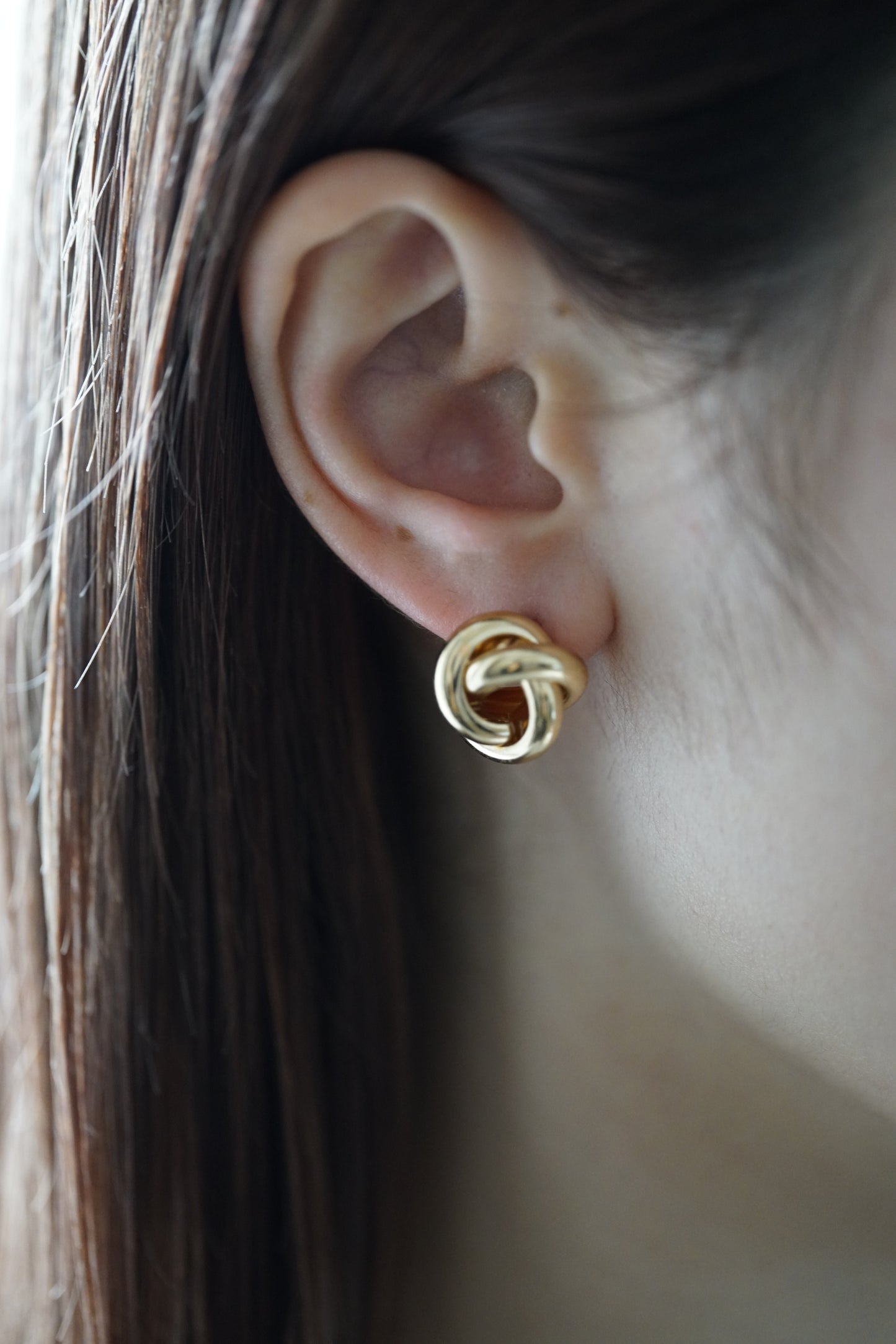 ツイストサークルピアス