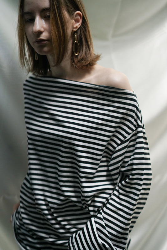 オフショルダーボーダートップス