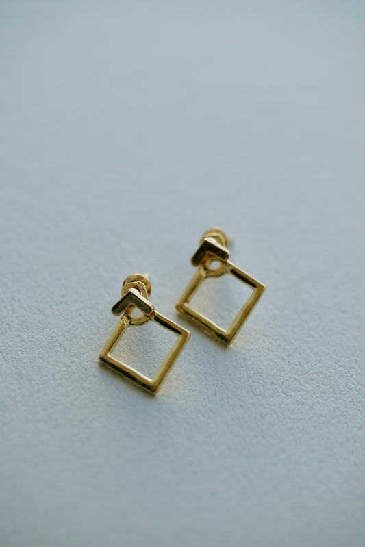 スクエアピアス