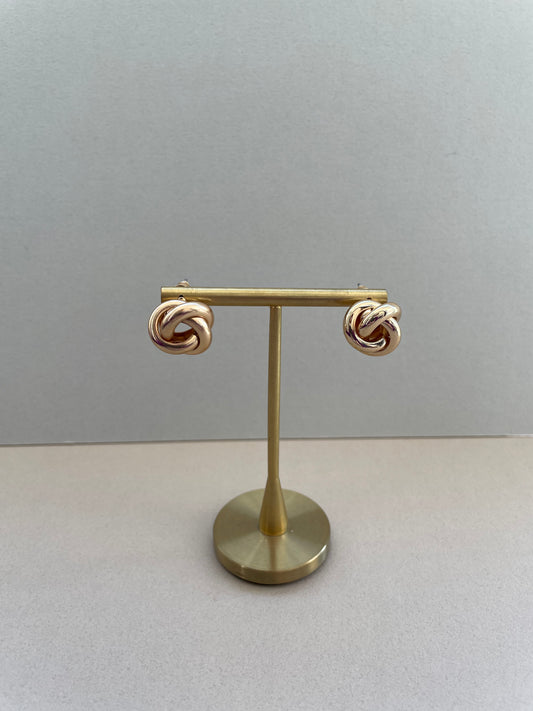 ツイストサークルピアス