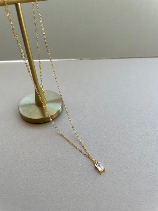 <b>ペンダントネックレス</b><br><font size="1">単独でつけても、他のアイテムと組み合わせても、美しく上品なシンプルネックレス。</font>