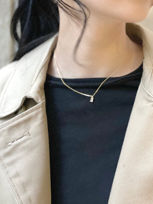 <b>ペンダントネックレス</b><br><font size="1">単独でつけても、他のアイテムと組み合わせても、美しく上品なシンプルネックレス。</font>