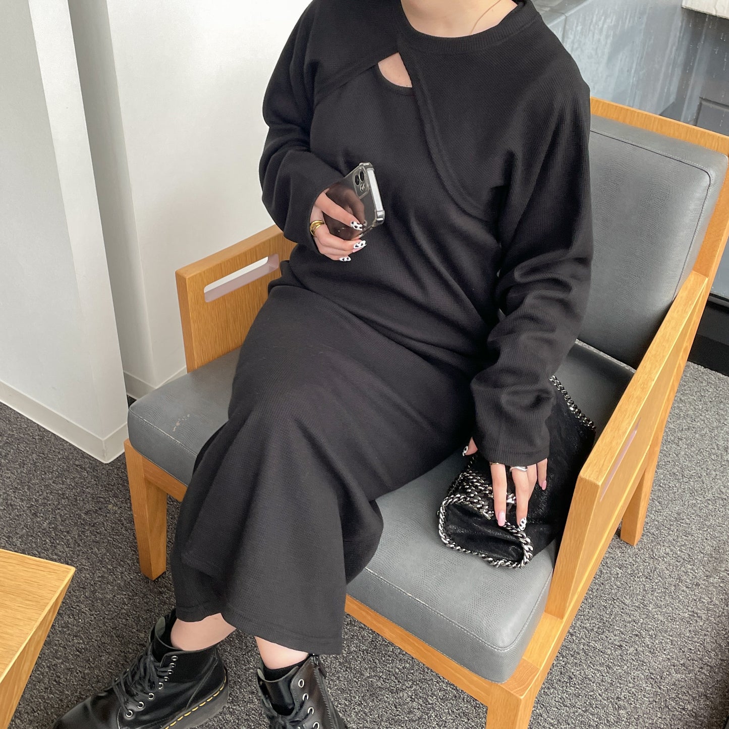 <b>クロップドトップス×ワンピースセット</b><br><font size="1">美シルエットのワンピースと、胸元が見えるクロップドトップスのセットアイテム。</font>