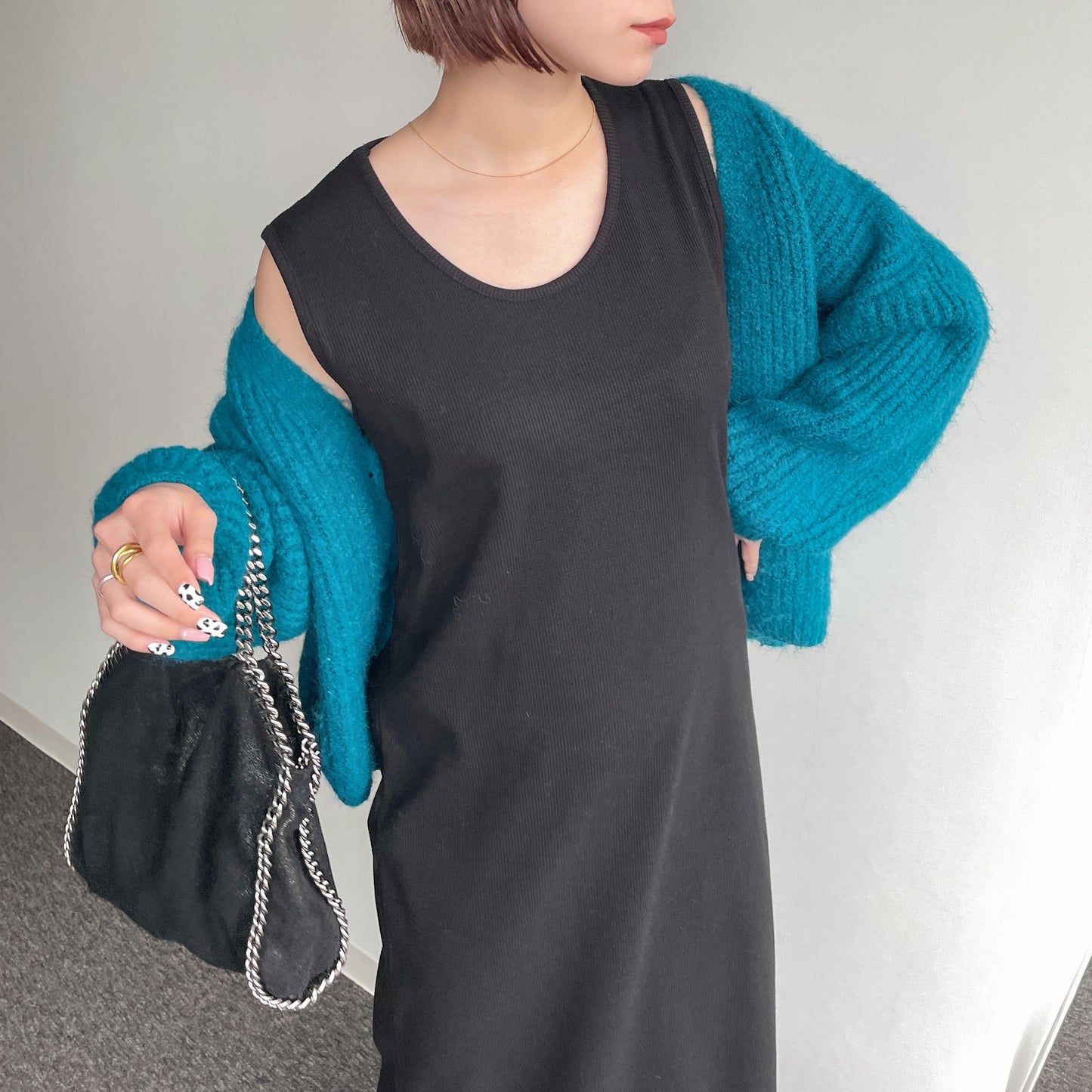 <b>クロップドトップス×ワンピースセット</b><br><font size="1">美シルエットのワンピースと、胸元が見えるクロップドトップスのセットアイテム。</font>