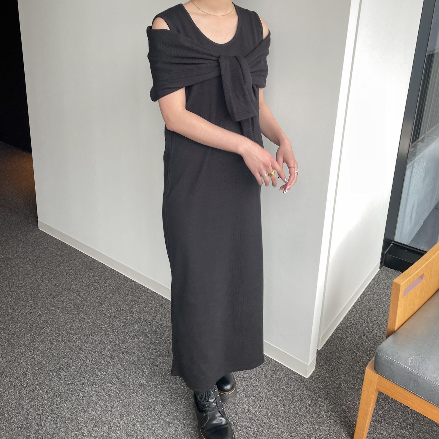 <b>クロップドトップス×ワンピースセット</b><br><font size="1">美シルエットのワンピースと、胸元が見えるクロップドトップスのセットアイテム。</font>