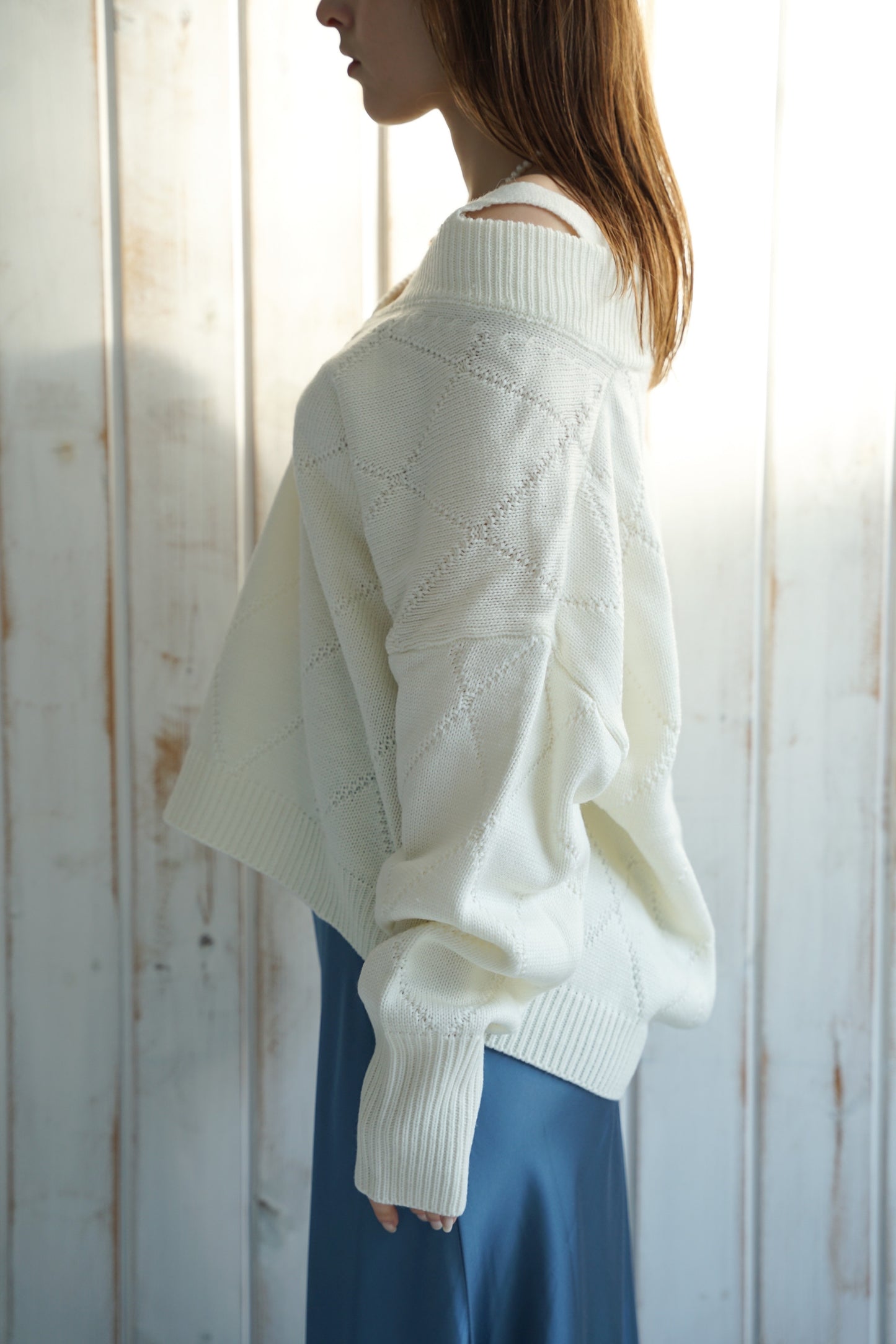 オフショルダーニット