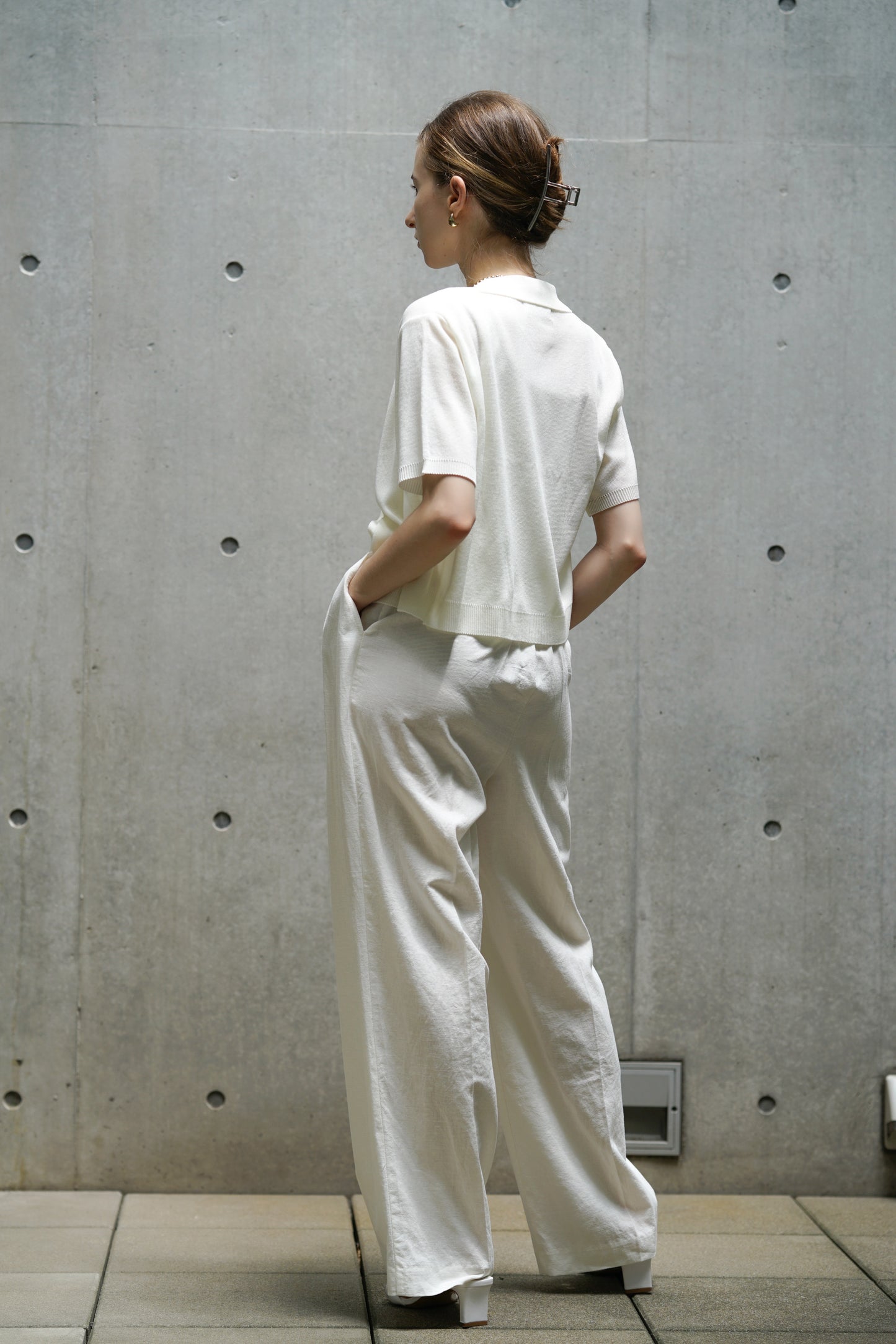 ホワイトワイドパンツ