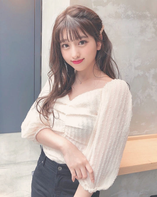 Vネックパフスリーブトップス