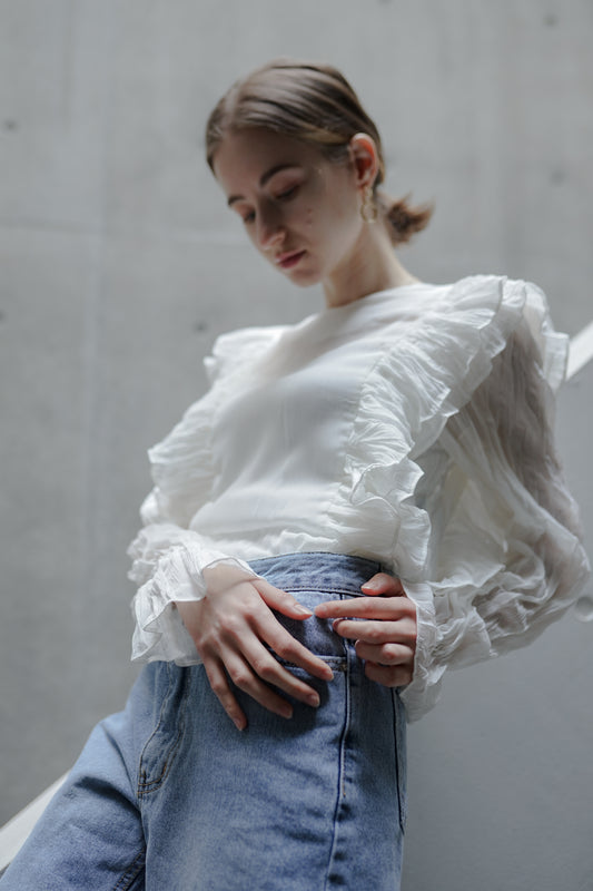 デザインフリルブラウス