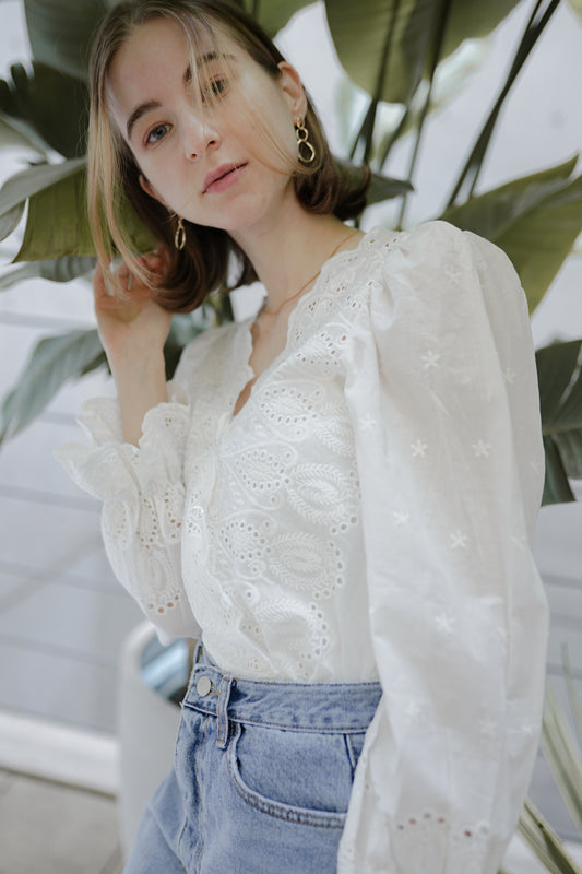 Vネックコットンブラウス