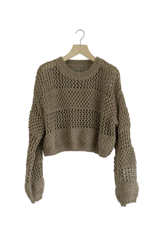 <b>スカシアミショートニット</b><br><font size="1">コンパクトでミニマルな雰囲気あるアイテムで今シーズントレンドの透かし網みがこなれ感あるデザインニット。</font>